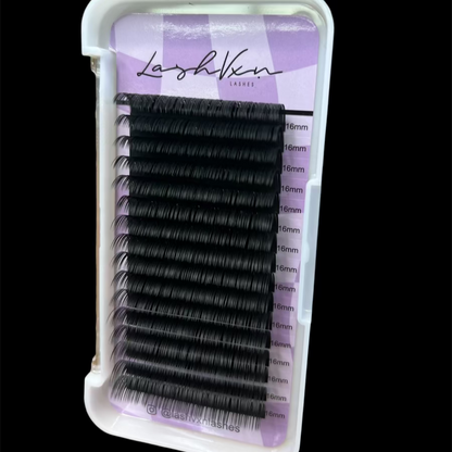 tray filled with false eyelashes from LashVxn